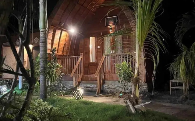 Made Taro - Menjangan Homestay