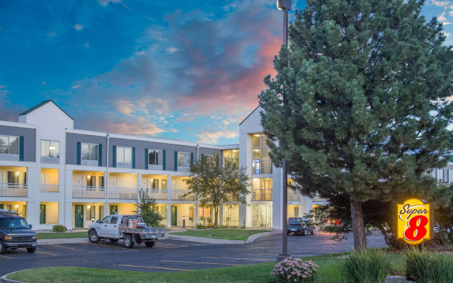 Super 8 By Wyndham Madison East