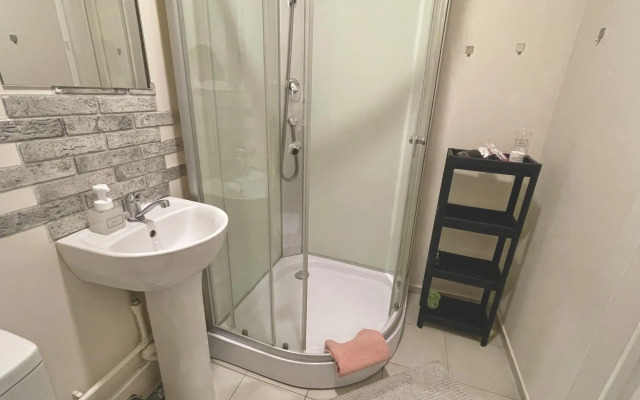 NeVotele (НеВотеле) на улице Чемпионов 1