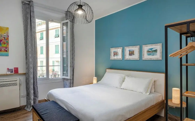 Art and Comfort near Lomellini Street