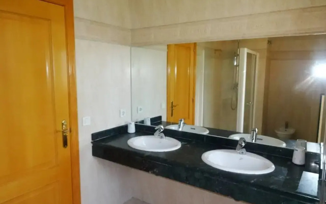 Beautiful Flat Near Golf Courses With sea Views
