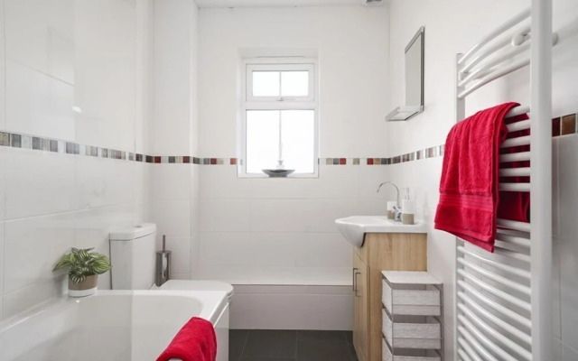 Spacious Canterbury Townhouse