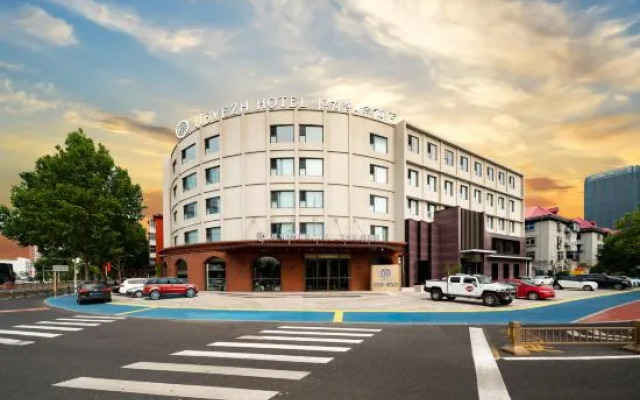 Yueweizhi·rong Hotel (Baoding Chaoyang North Street Wanda Plaza branch)