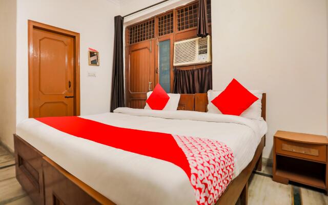 OYO 70216 Bluemoon Inn