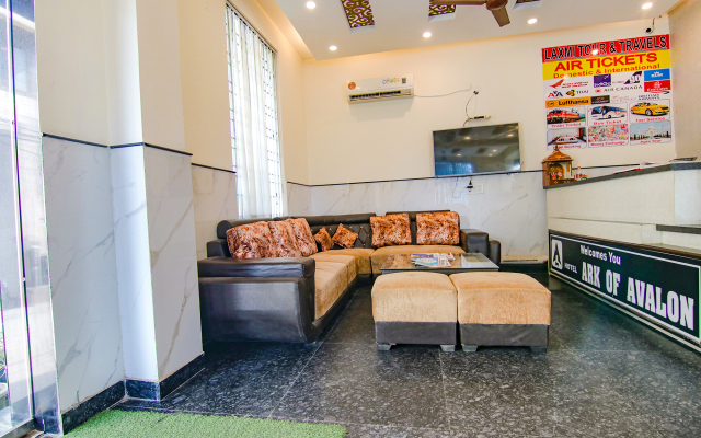 Fabhotel Airport Avalon