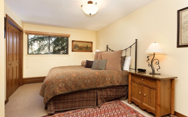 Aspen Townhouse East Unit 7