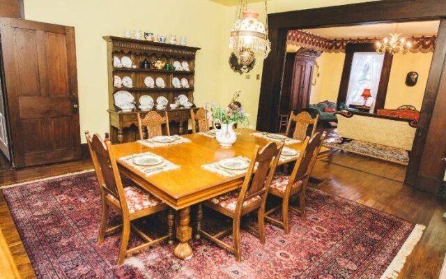 Old Caledonian Bed and Breakfast
