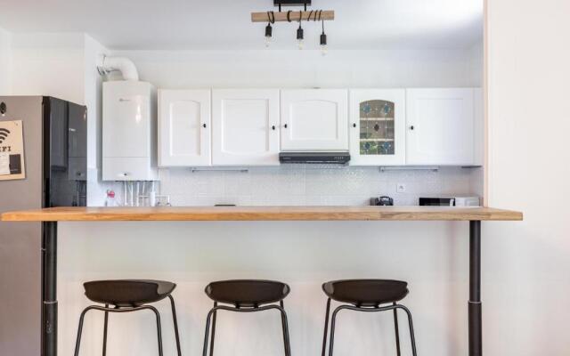 Design 3 bedrooms appartment, near Champs Elysees