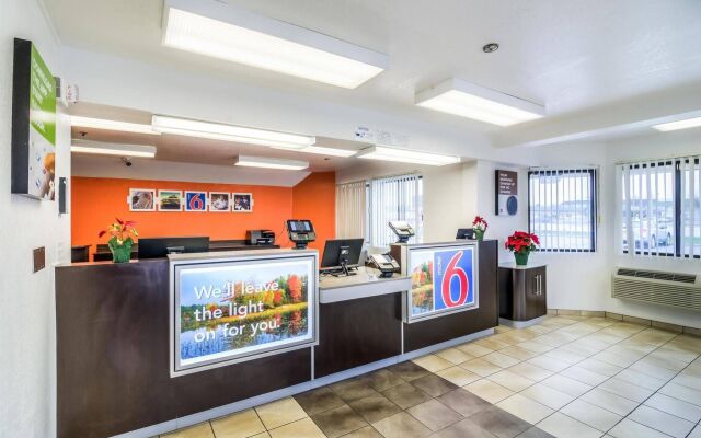 Motel 6 Chicago - Elk Grove