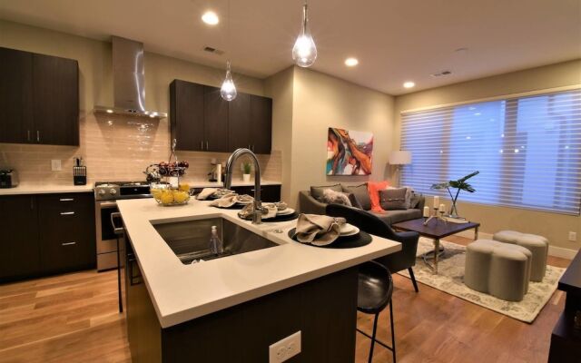 Classic City Condo Views From Golden Triangle