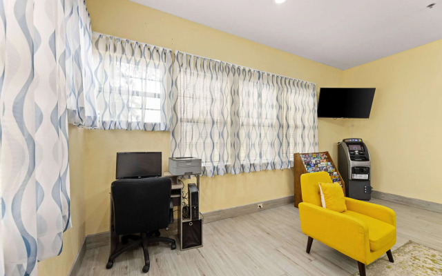 Days Inn & Suites by Wyndham Euless DFW Airport South