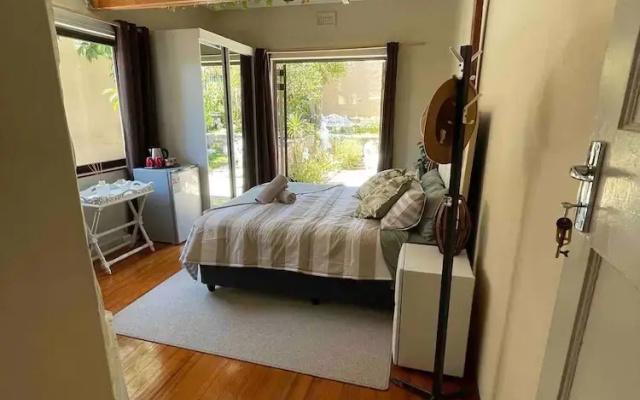 Room-living In Mountain Views Camps Bay