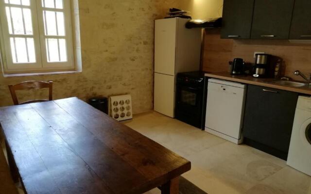 Gîte Ainay-le-Vieil, 5 pièces, 8 personnes - FR-1-586-15