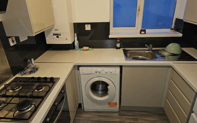 Cardiff City Apartment - Modern & Cozy