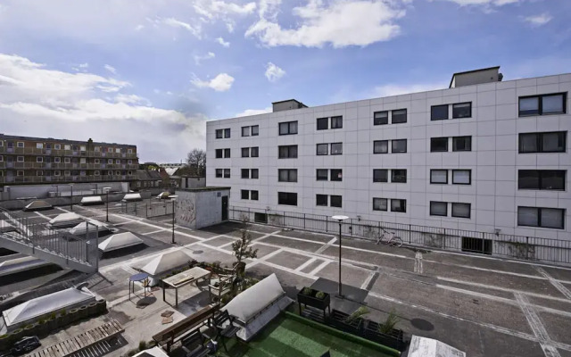 Cool 1-bed With Private Terrace