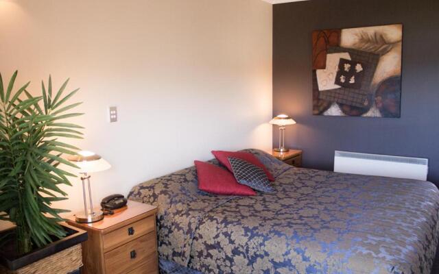 Picton Beachcomber Inn