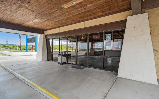 OYO Hotel Junction TX I-10