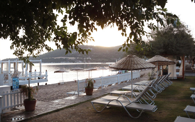 Daphnis Hotel