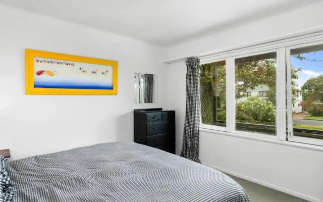 Serenity by the Lake - Lake Taupo Holiday Home