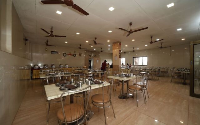 Gujarat Bhavan Hotel