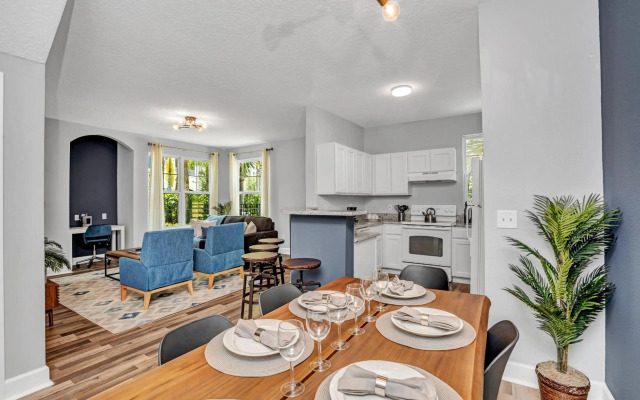 2 Bedroom Vacation Condo (2011)