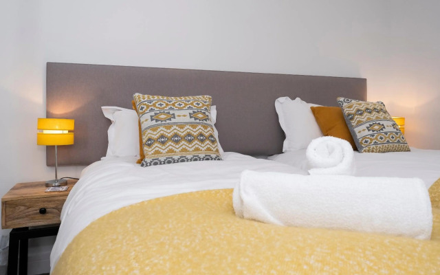 2 Middlecombe - Luxury Apartment at Byron Woolacombe, only 4 minute walk to Woolacombe Beach!