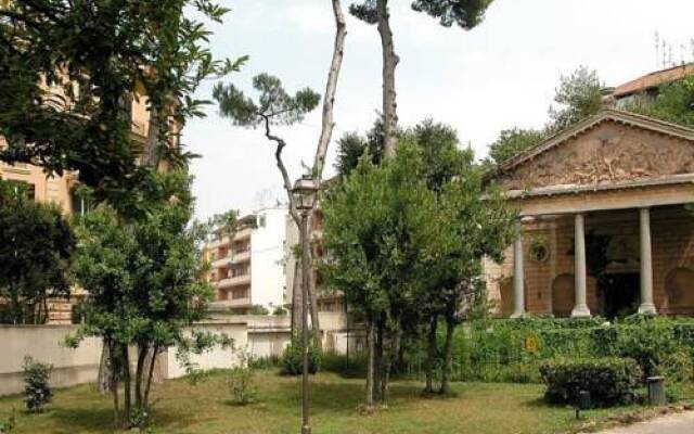 A Via Alessandro Torlonia