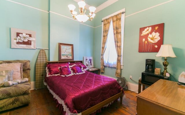 Mag's 940 Guest House