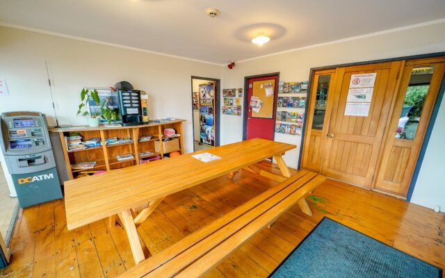 Base Bay of Islands - Hostel