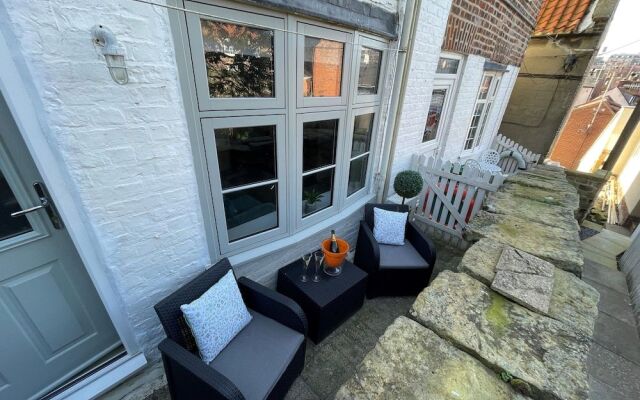Demeter Holiday Cottage