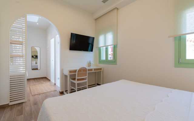 Pnoe Luxury Villa