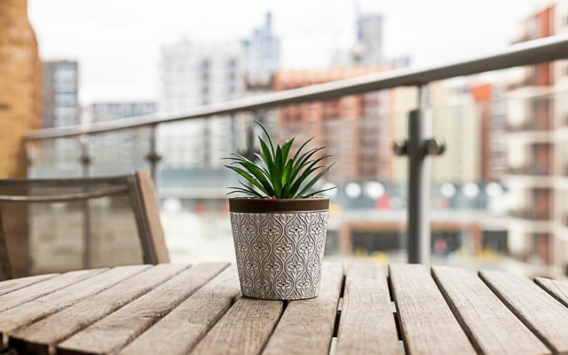 Bright Battersea Apartment
