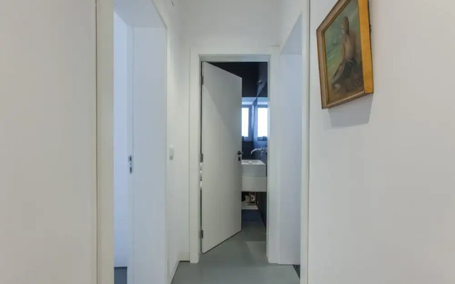 Renovated Apartment w/ Private Courtyard, By TimeCooler