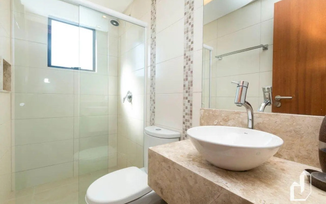 03 SUíTES CLIMATIZADAS E JACUZZI EXTERNA AQUECIDA