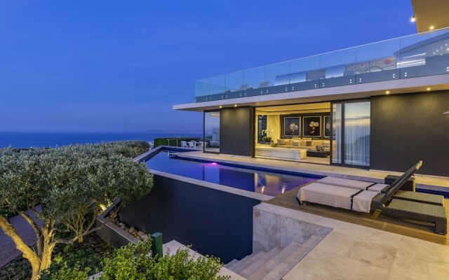 Moondance Villa & Suites