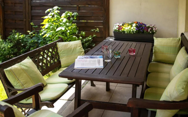 Fresh Apartment with Terrace + Free Parking