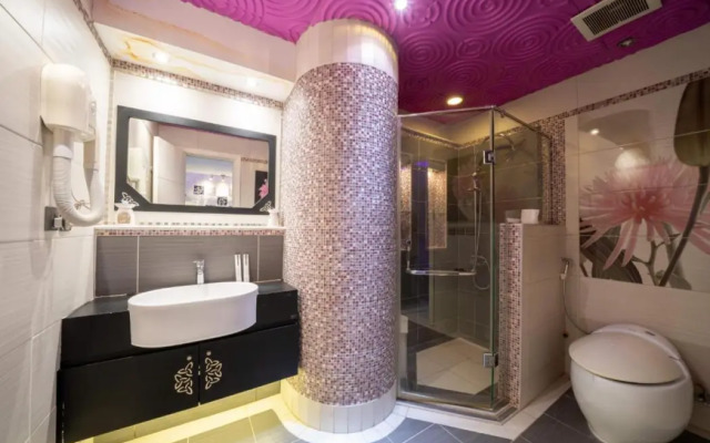 Luxury Three bedroom Apt Al Yasmin