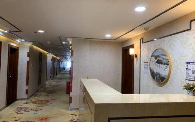 Junyue Baihe Theme Hotel