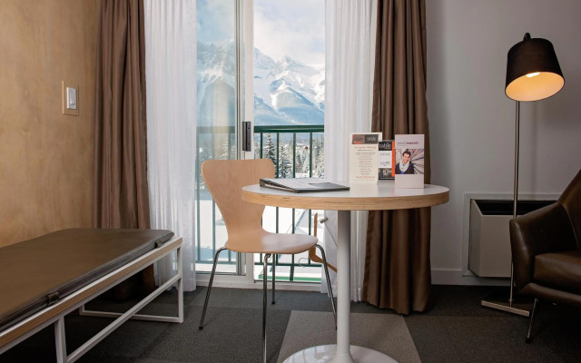 Coast Canmore Hotel & Conference Centre