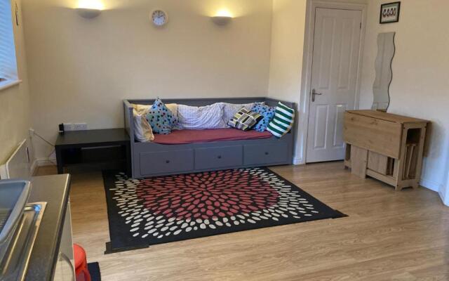 CV225AA Ground-Floor Flat Near Rugby School Self Check-in