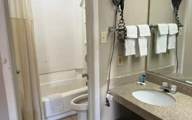 HomeGate Studios & Suites San Antonio Fiesta Park