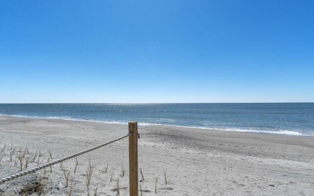 Lowe Tide by Oak Island Accommodations