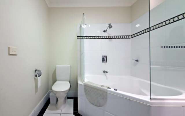 Barrington, Unit 707/35-45 Shoal Bay Road