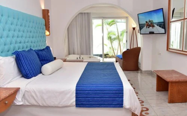 Sunset Lagoon, Cancún, Mexico