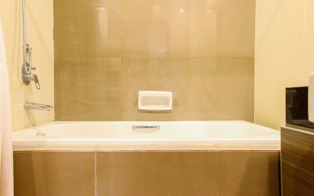 Deluxe and Modern Studio M Gold Tower Apartment