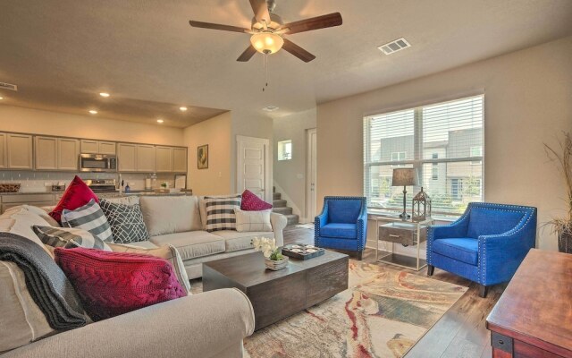 College Station Townhome w/ Furnished Patio!