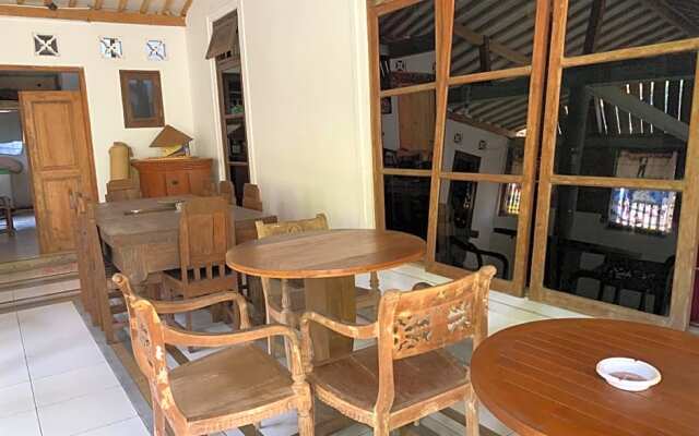 Bu Condro Homestay by Luxury Degree