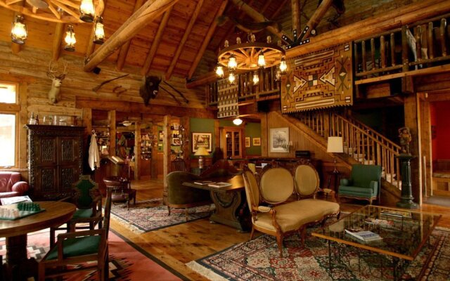The Lodge at Red River Ranch
