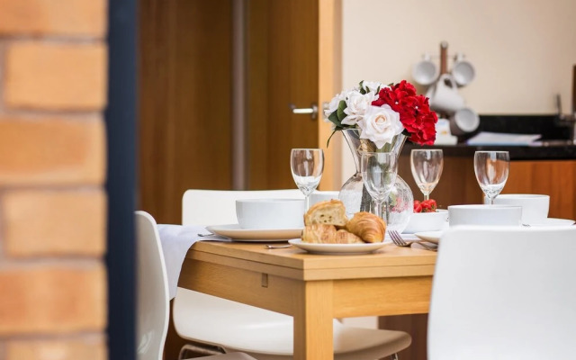 Luxury Two Bed Apartment With Roof Terrace