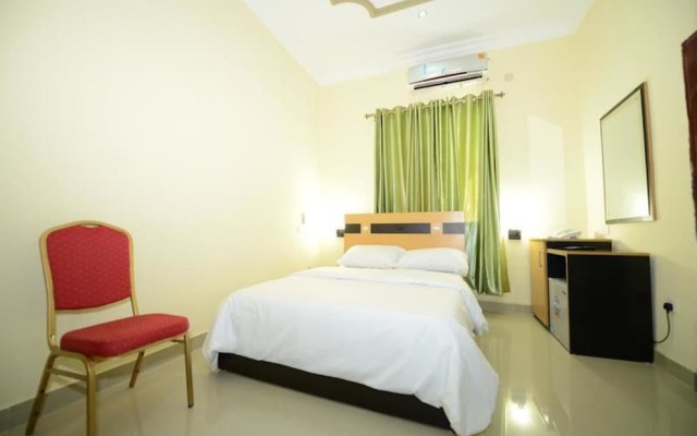 Momak 1 Hotel & Suites